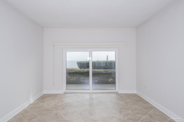 unfurnished room featuring light tile patterned floors