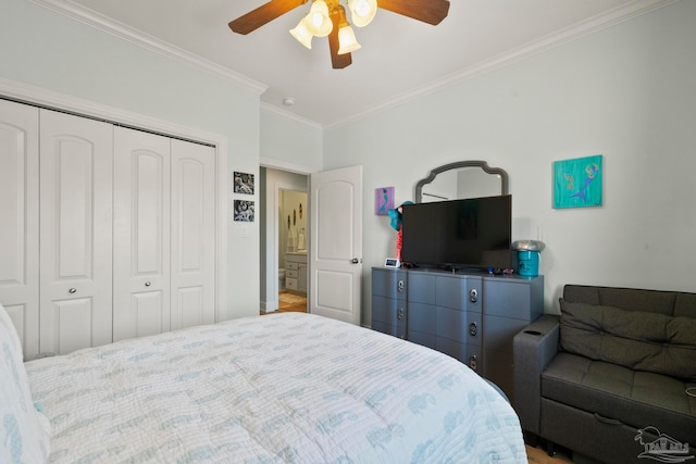 bedroom with crown molding, ceiling fan, hardwood / wood-style flooring, and a closet