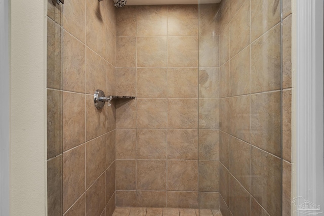 interior details with a tile shower