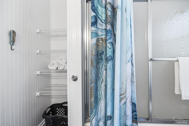 bathroom featuring a shower with curtain