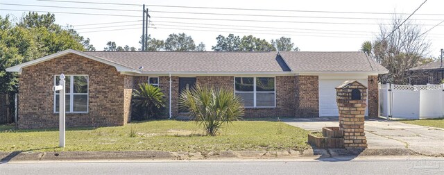 ranch-style house featuring a front lawn