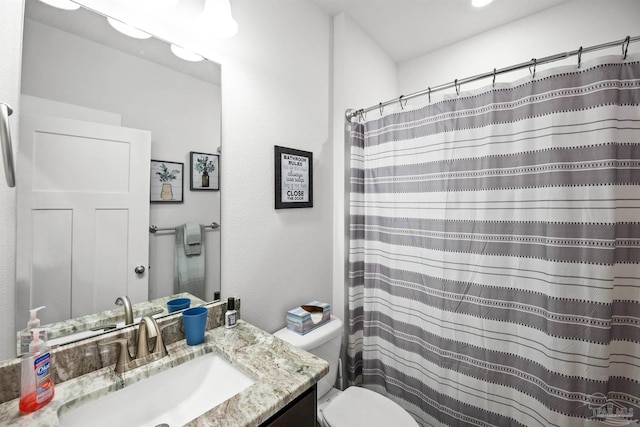 bathroom with toilet, a shower with curtain, and vanity