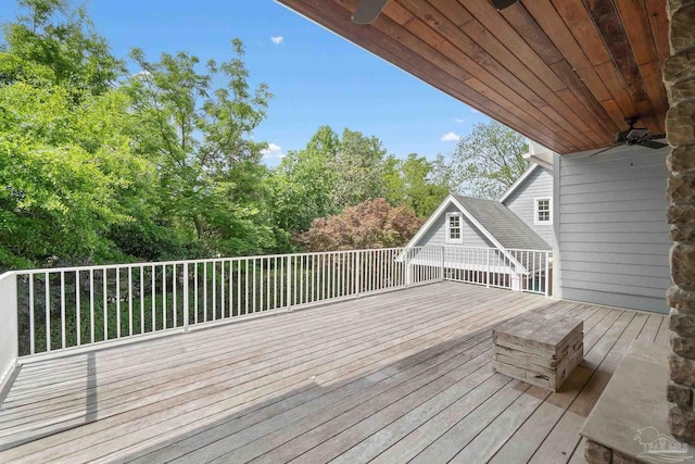 deck with a ceiling fan