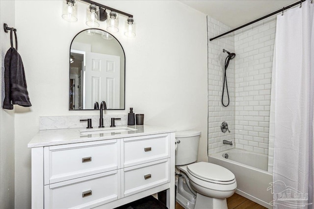 2707 E De Soto St, Pensacola, FL 32503 - bathroom with toilet, vanity, and shower / bathtub combination with curtain