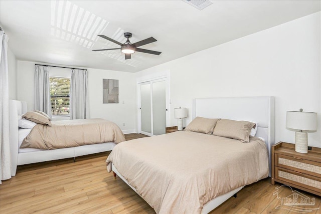 2707 E De Soto St, Pensacola, FL 32503 - bedroom featuring a closet, light wood-type flooring, visible vents, and a ceiling fan