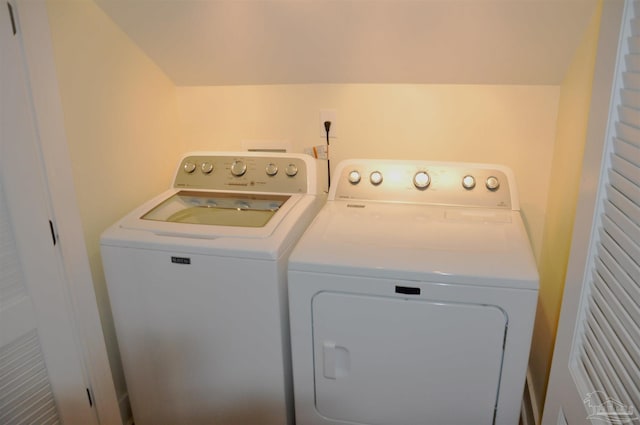 4565 Forsyth St, Bagdad, FL 32583 - laundry room featuring separate washer and dryer