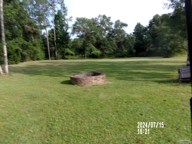 view of yard featuring an outdoor fire pit