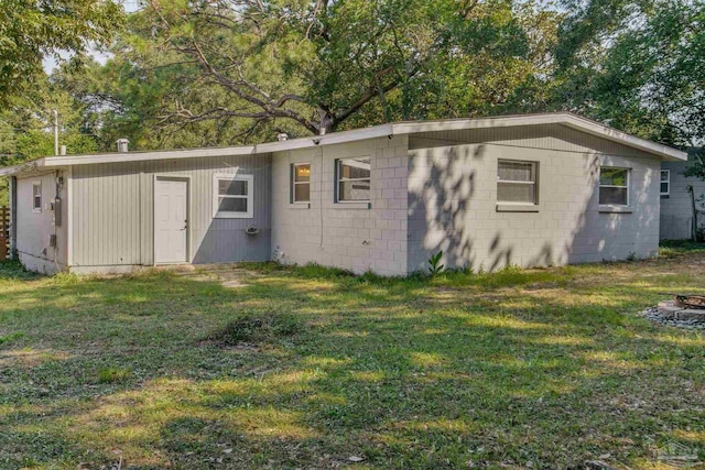 view of outdoor structure with a yard