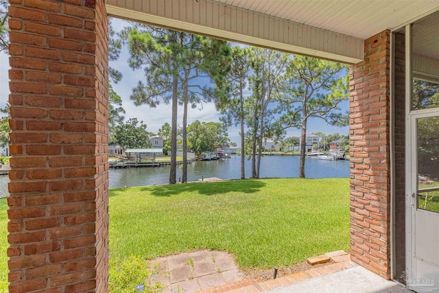 view of yard featuring a water view