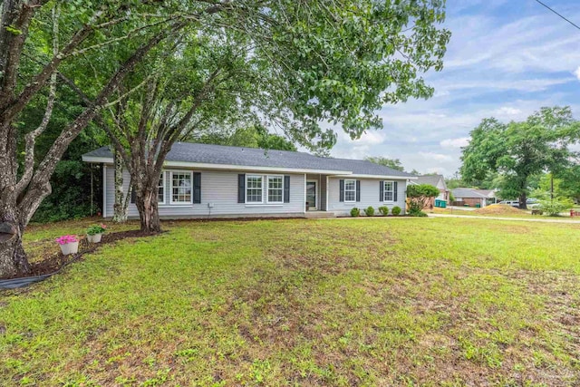 4793 Coronado Cir, Crestview, FL 32539 - ranch-style home featuring a front lawn