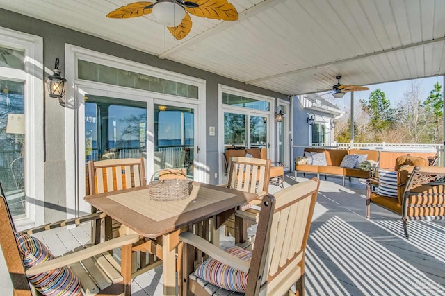 sunroom / solarium with ceiling fan