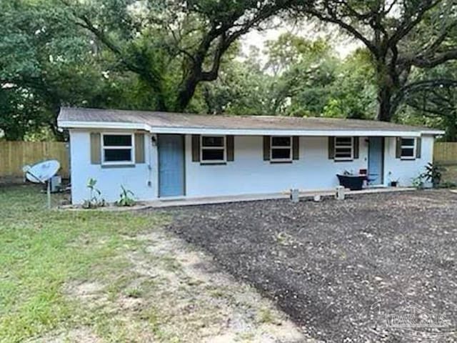 ranch-style home with a front lawn