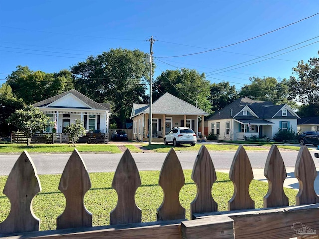 view of front of home featuring a front lawn