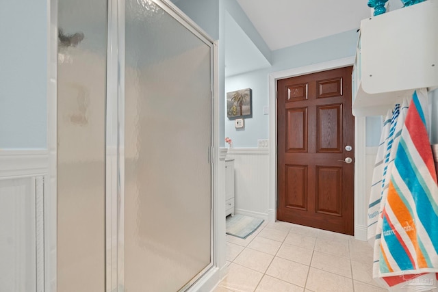 1669 Tidewater Ln, Navarre, FL 32566 - entrance foyer with wainscoting, light tile patterned flooring, and a decorative wall