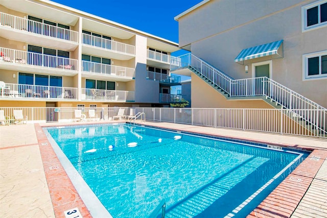 view of swimming pool