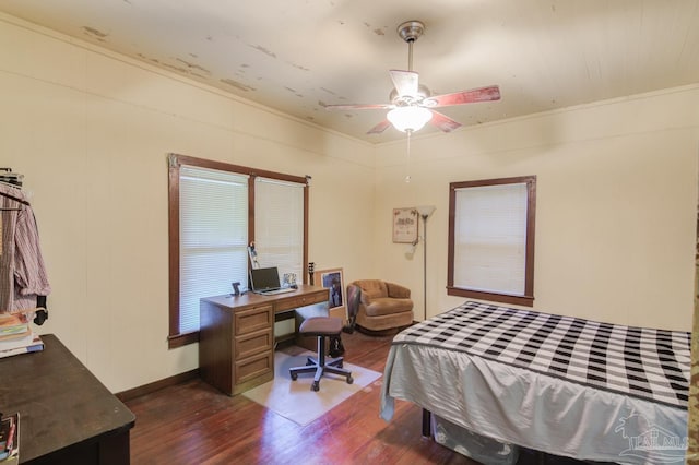 bedroom featuring dark hardwood / wood-style floors, ceiling fan, and crown molding