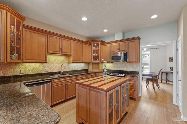1124 Willowood Cir, Gulf Breeze, FL 32563 - kitchen with light wood-type flooring, a sink, stainless steel appliances, a center island with sink, and wood counters