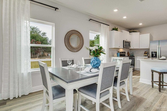 dining area with recessed lighting, light wood-type flooring, and baseboards