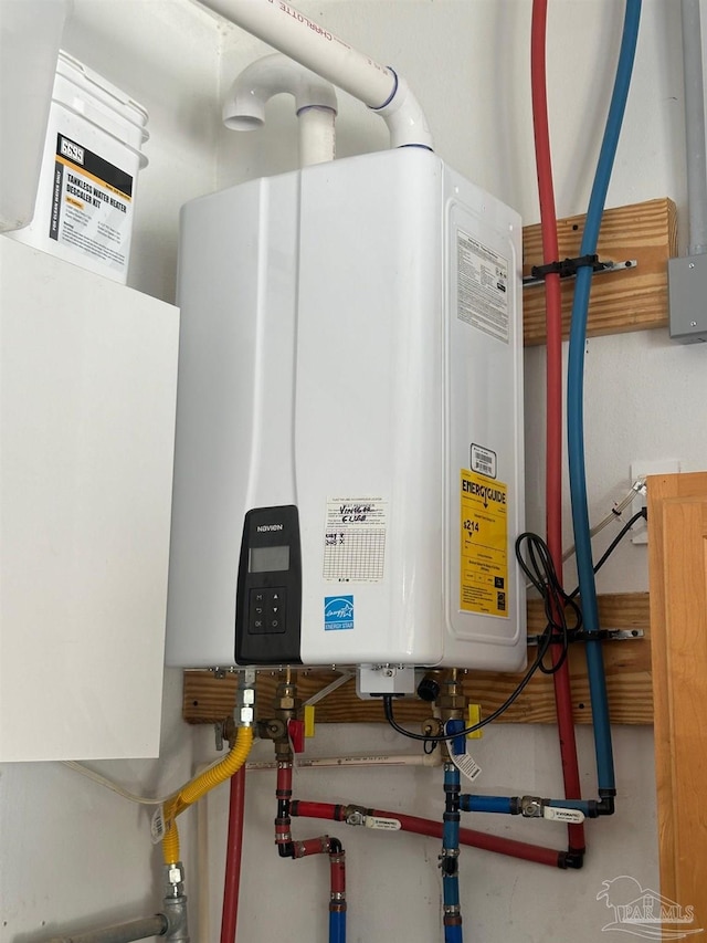1988 Heritage Park Way, Navarre, FL 32566 - utilities featuring water heater