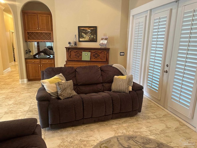 1988 Heritage Park Way, Navarre, FL 32566 - living area with arched walkways and baseboards