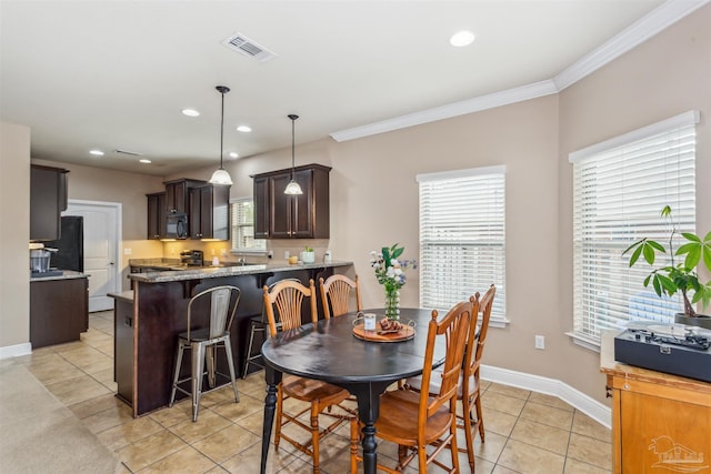 dining room with recessed lighting, visible vents, baseboards, and crown molding