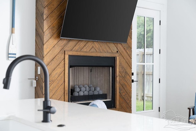 5611 Trout Ln, Pensacola, FL 32507 - detailed view of a fireplace