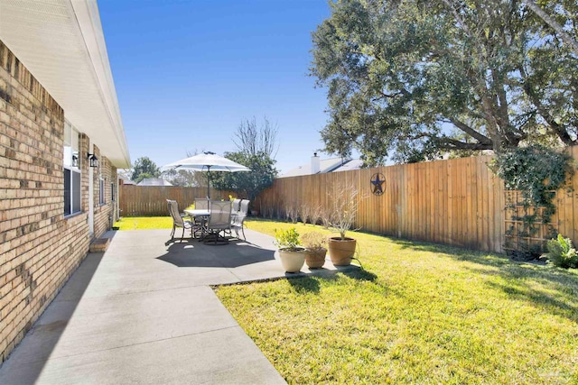 view of yard with a patio