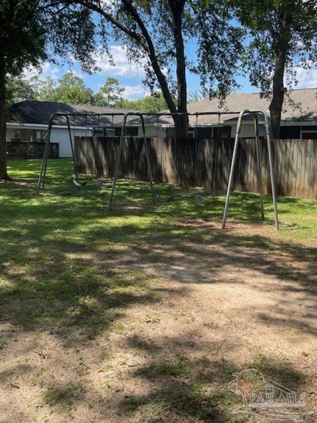 view of yard featuring fence