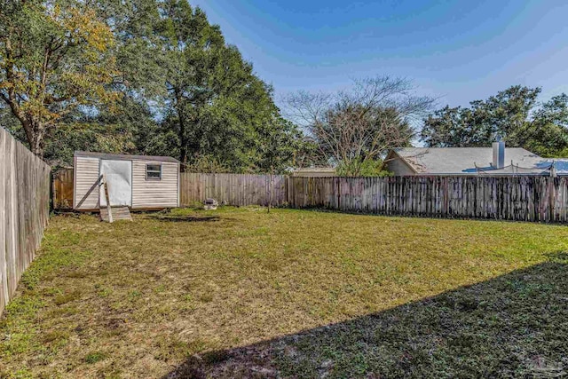 view of yard featuring a storage unit