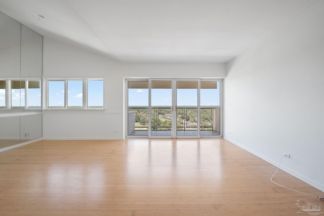 825 Bayshore Dr Unit 1206, Pensacola, FL 32507 - empty room with baseboards, light wood finished floors, and vaulted ceiling
