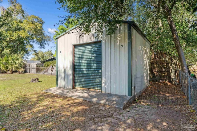 view of outdoor structure featuring a fenced backyard and an outdoor structure