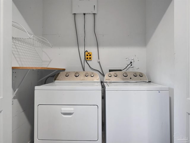 2701 E De Soto St, Pensacola, FL 32503 - washroom featuring washer and dryer