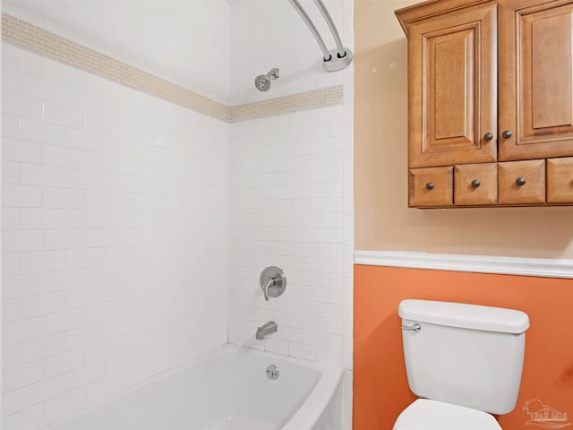 2701 E De Soto St, Pensacola, FL 32503 - bathroom featuring bathtub / shower combination and toilet