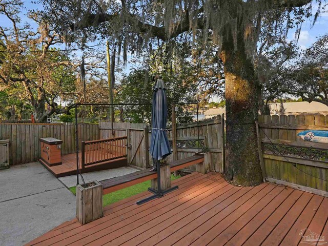 2701 E De Soto St, Pensacola, FL 32503 - wooden deck featuring fence