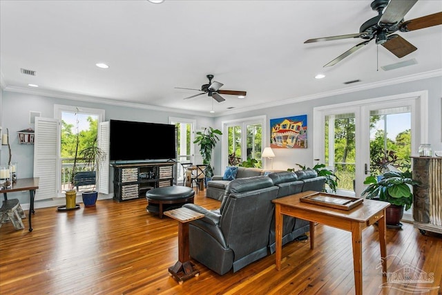 living area with visible vents, recessed lighting, ceiling fan, and hardwood / wood-style flooring