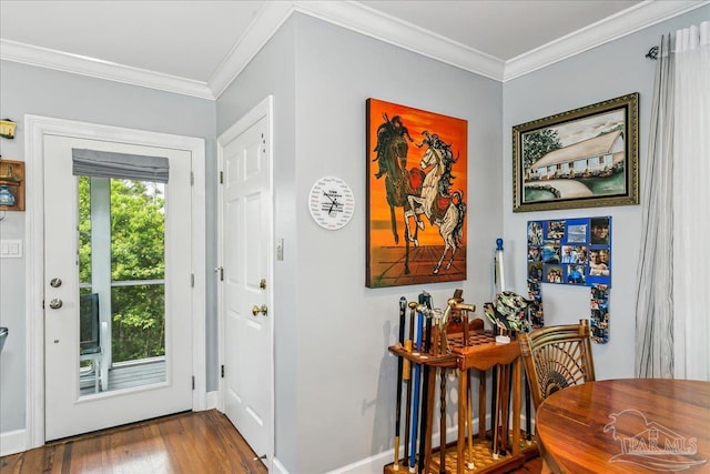 entryway with crown molding, baseboards, and wood finished floors