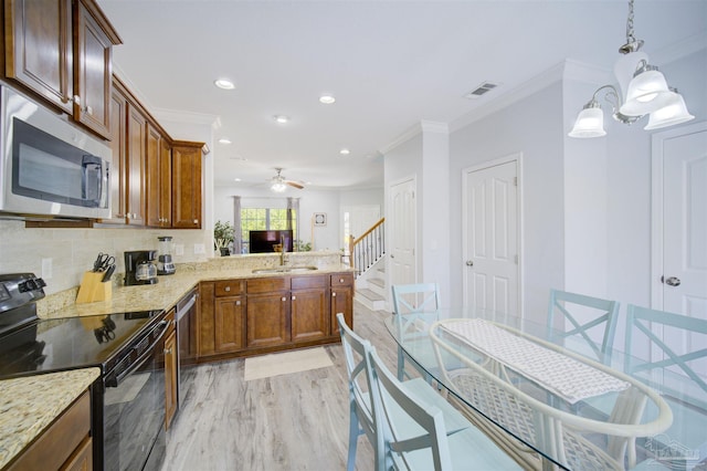 kitchen with ceiling fan, tasteful backsplash, stainless steel appliances, light wood-type flooring, and ornamental molding