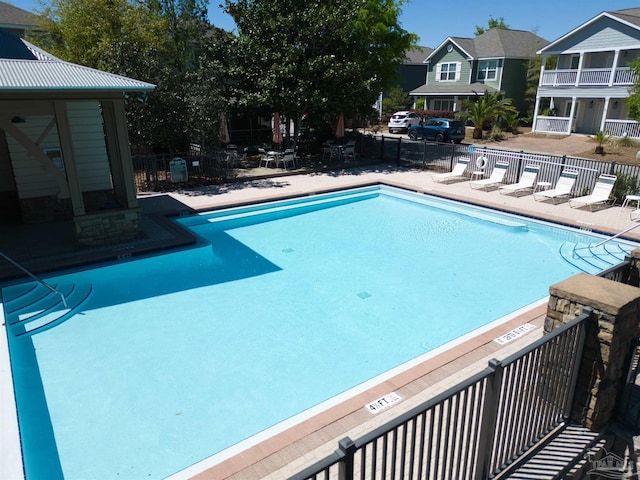 view of swimming pool