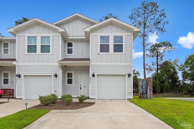 view of front of home featuring a garage and a front yard