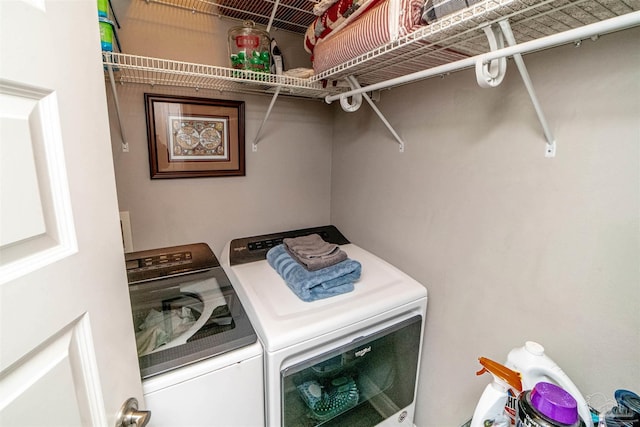 washroom featuring washing machine and clothes dryer