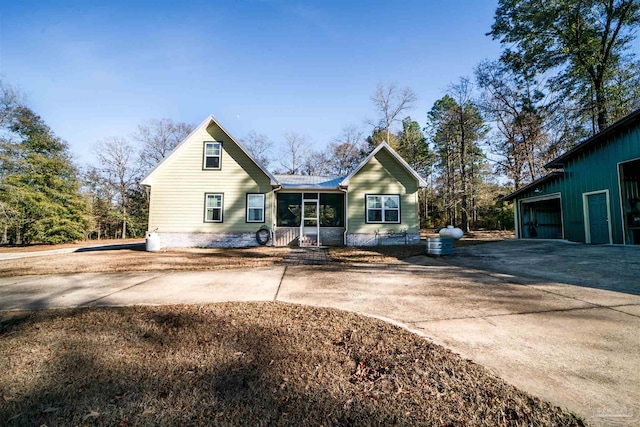 view of front of home featuring a porch and a garage