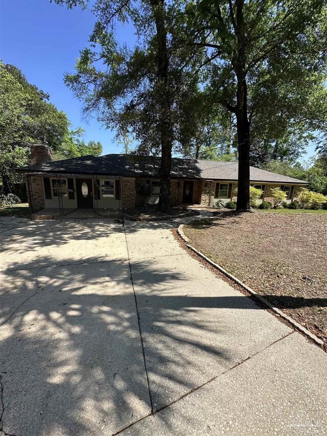 5303 Mikes Pl, Milton, FL 32570 - ranch-style home with driveway