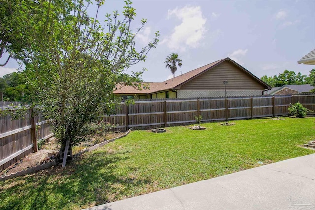 view of yard featuring a fenced backyard