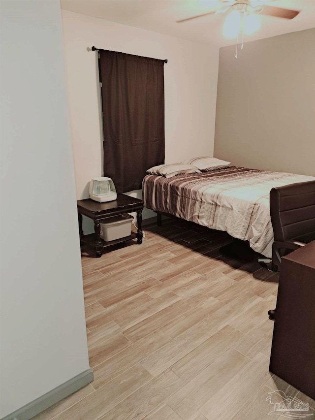 bedroom featuring light wood-style floors and a ceiling fan