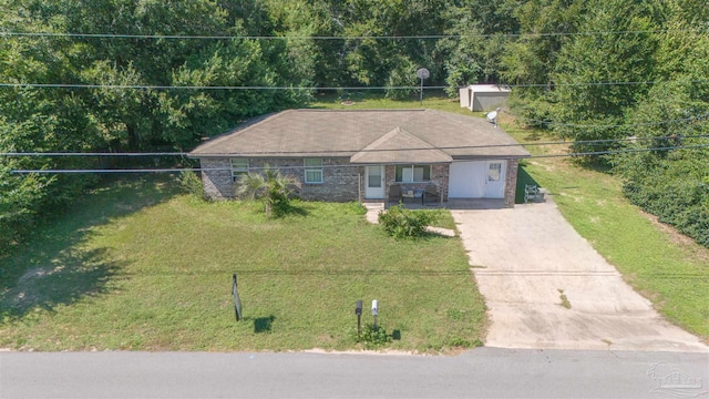 single story home featuring driveway and a front lawn