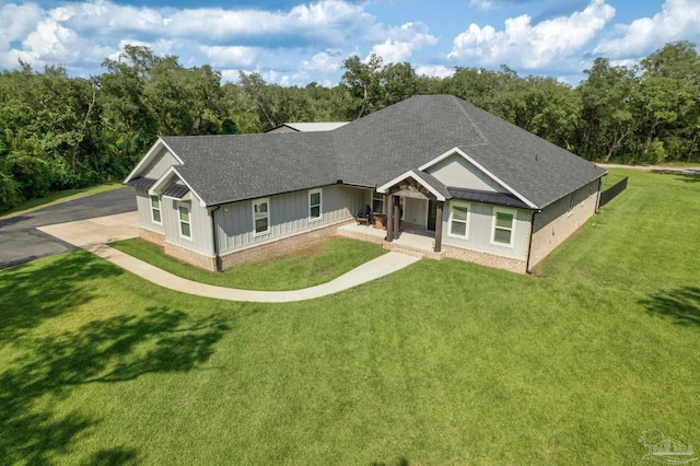 craftsman-style house with a front yard