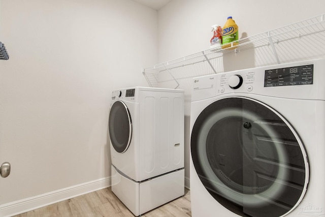 7822 Burnside Loop, Pensacola, FL 32526 - laundry room featuring washing machine and dryer and light wood-style floors