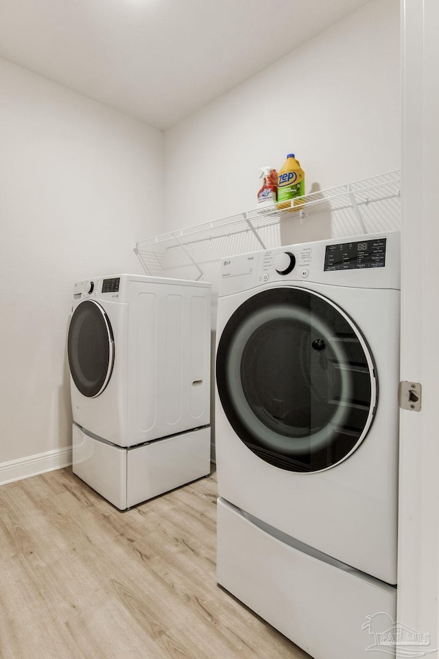 7822 Burnside Loop, Pensacola, FL 32526 - laundry room featuring light wood-style floors and washer and clothes dryer