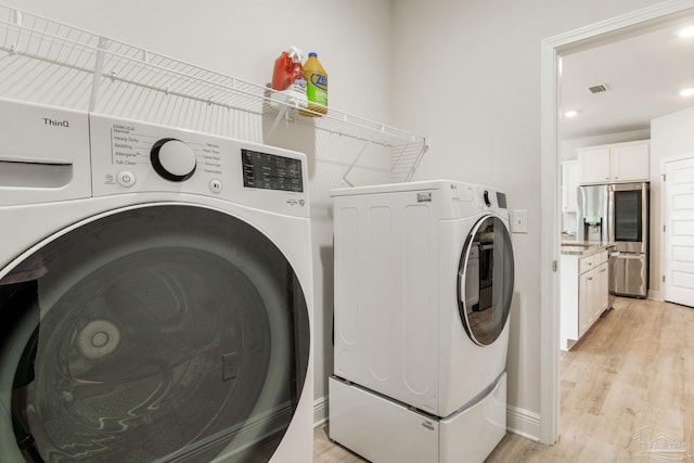 7822 Burnside Loop, Pensacola, FL 32526 - laundry area featuring washing machine and clothes dryer, light wood-style floors, and recessed lighting