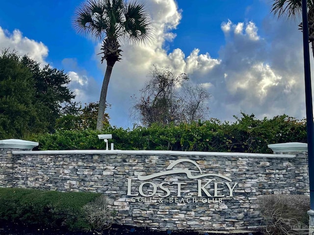 view of community / neighborhood sign